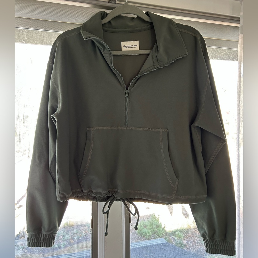 Abercrombie athletic crop pullover. Very soft and in very good condition.
